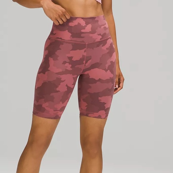 LULULEMON NWT WUNDER UNDER HIGH RISE SHORT 8” HERITAGE 365 CAMO BRIER ROSE MULTI - Picture 2 of 5